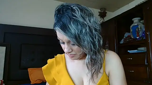 aitanalove  online show from June 11, 10:50 pm