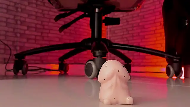 roxxy white online show from March 7, 7:54 pm