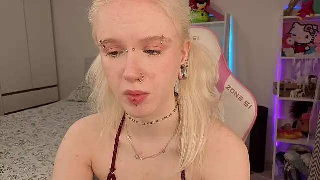 Mia WaterFall online show from March 13, 3:19 am