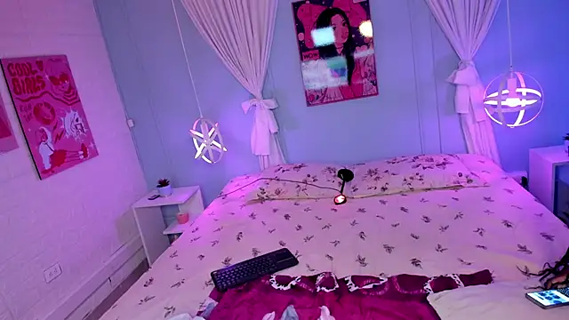 naomi campell online show from February 19, 8:29 pm