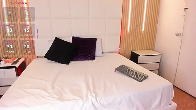 abril snow online show from February 9, 8:00 pm