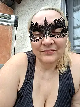 MaskedQueen77 online show from June 20, 8:51 am