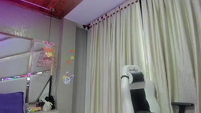 francis 20 online show from April 17, 1:13 pm