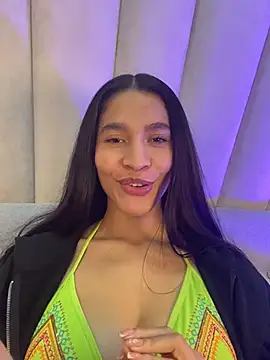 JuliaaVega online show from February 18, 1:54 pm