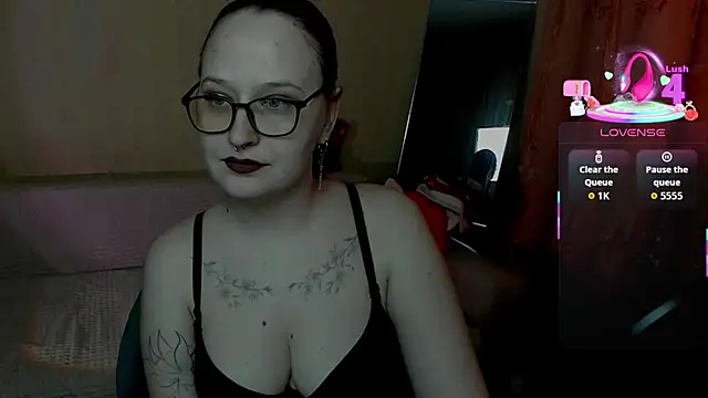 zoelizzzy online show from January 19, 12:45 pm