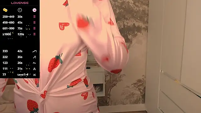 Snapshot of Hiaru_Cutie chatting on October 13, 5:21 am Hiaru Cutie online show from October 13, 5:21 am