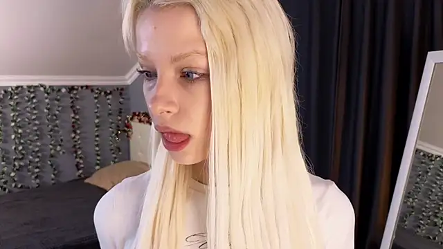Naomi Demio online show from June 28, 12:23 pm