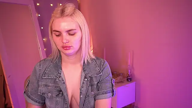 AmeliaWeells online show from April 15, 4:24 am