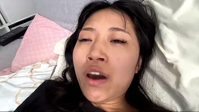 SweetMiaXO online show from April 28, 10:13 pm