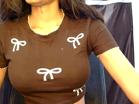 angelpriya  online show from May 14, 1:33 am