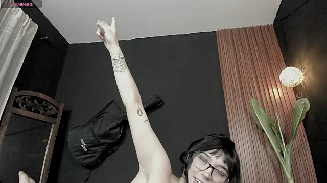 luna sunflower   online show from March 10, 11:53 pm