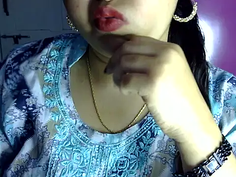 Cute Aliyaa online show from July 16, 1:48 pm