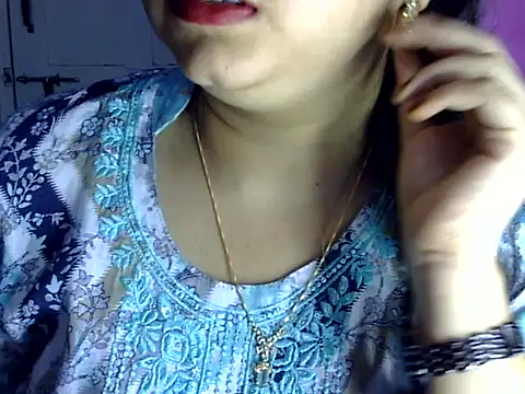 Cute Aliyaa online show from July 4, 2:35 pm