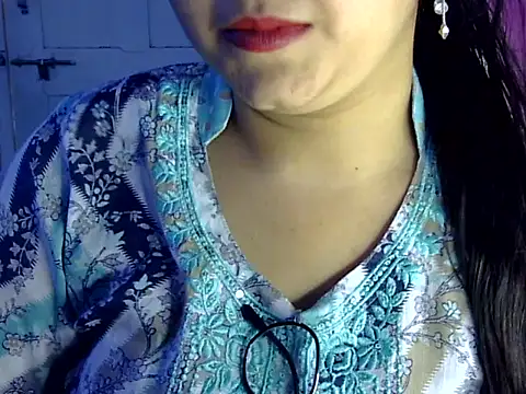Cute Aliyaa online show from July 22, 12:28 pm