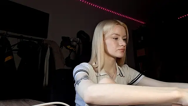 ChongTreece online show from February 7, 6:17 am