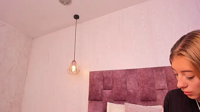 AlanaaHell online show from April 16, 12:55 am