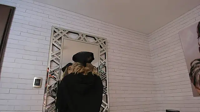 AlanaaHell online show from April 6, 9:05 pm