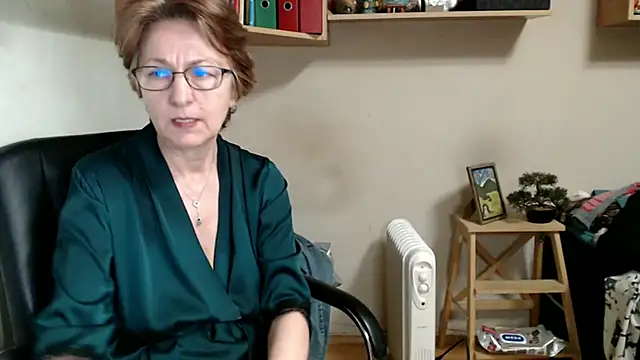 katemodel online show from February 5, 9:56 am