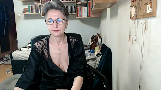 katemodel online show from October 5, 7:46 am