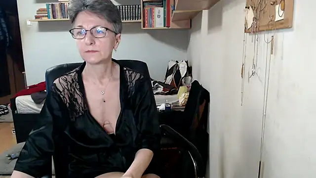 katemodel online show from October 8, 8:07 am