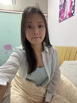 BIGBABYYEYE online show from February 11, 1:56 pm