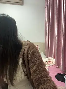 BIGBABYYEYE online show from June 8, 2:07 pm