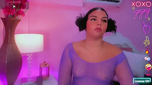 Maia Hotts online show from April 6, 8:21 pm