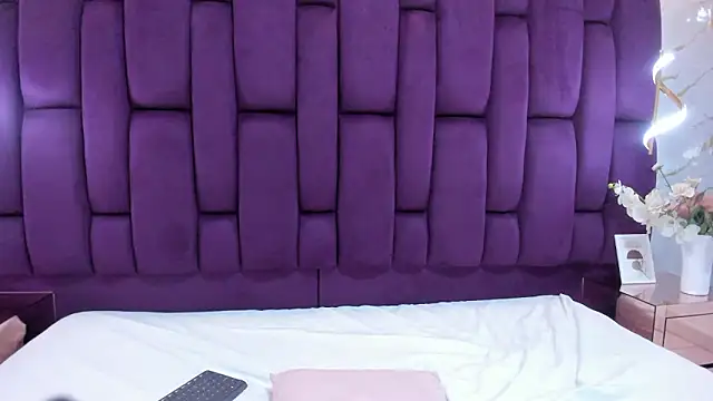 crystalstonee online show from March 14, 1:06 am