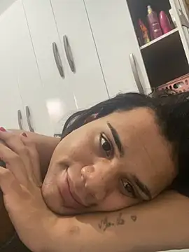 lavinyaalencar22 online show from February 5, 7:06 pm