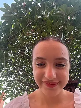 MiaTee online show from April 8, 2:03 am