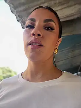 AndiVasquez online show from March 19, 1:04 pm