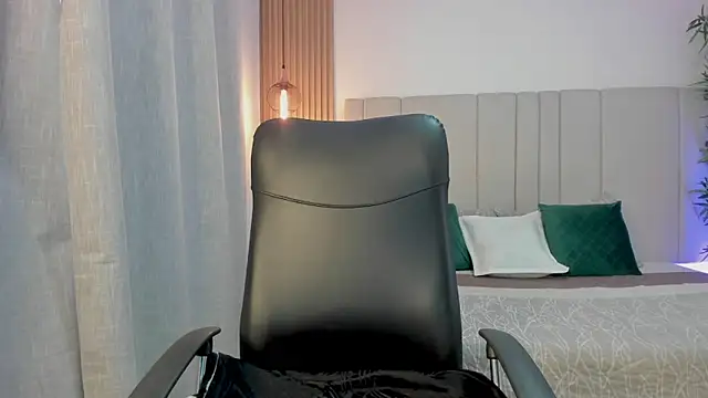Victoria Rosee online show from June 3, 2:33 pm