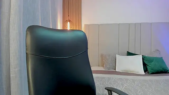 Victoria Rosee online show from June 26, 1:34 pm
