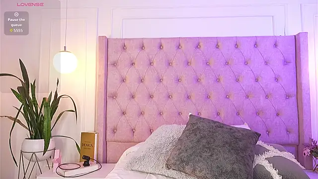 Lia Velez  online show from May 20, 3:36 am
