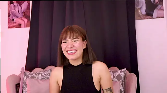 dakotacollins  online show from July 11, 4:34 am