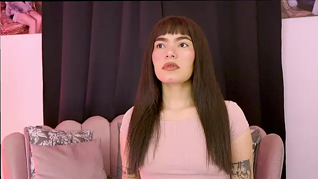 dakotacollins  online show from June 5, 3:21 am