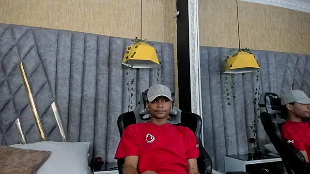 dafne and erick  online show from July 11, 4:23 am
