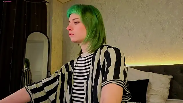 Scarle Whisper online show from April 4, 1:04 am