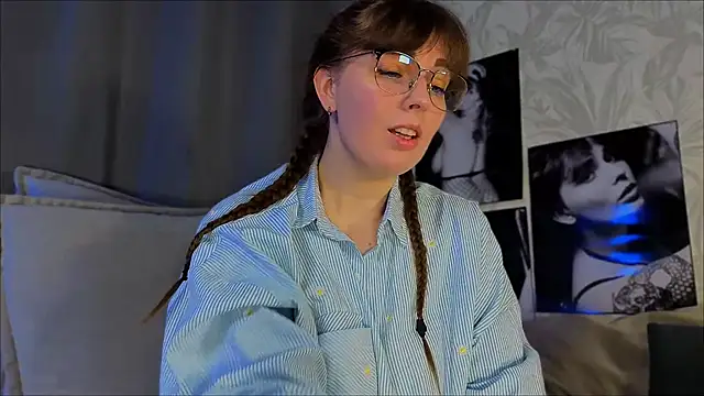 licklissy online show from February 10, 5:32 am