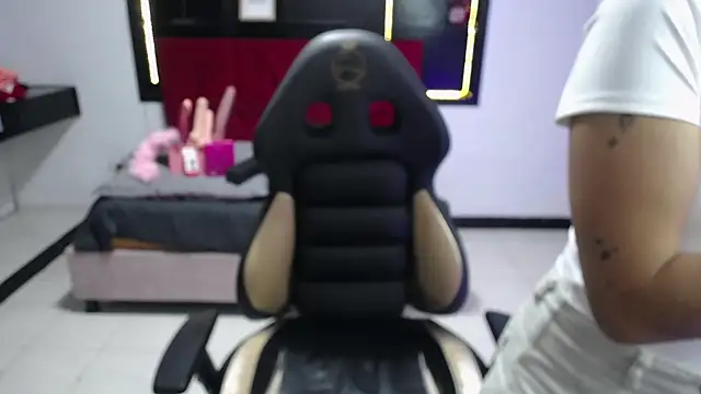 Lynn turner online show from April 10, 12:55 pm