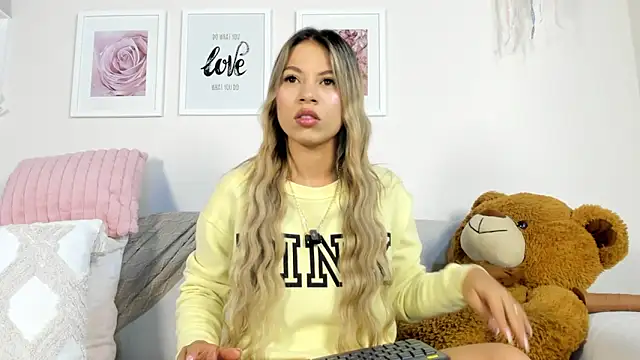 Mia Rosee1 online show from February 23, 11:26 pm