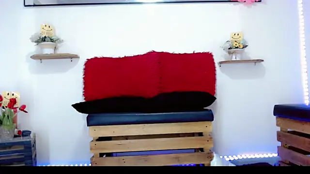 NathalialLooes online show from March 16, 5:44 am