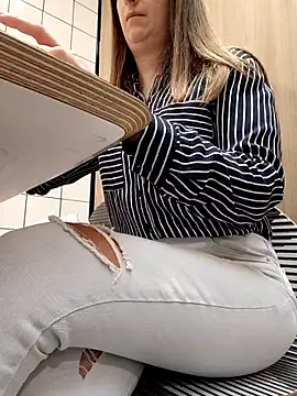 Alexdevil92 online show from April 17, 7:10 am