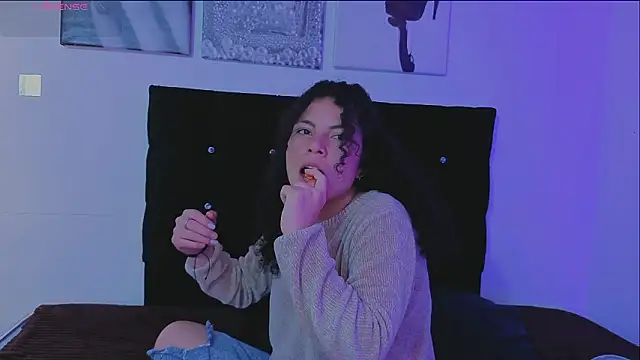 Zoe-yanin online show from March 11, 7:05 pm