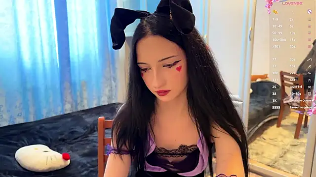 UrBabeLuna online show from February 14, 9:44 am