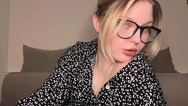 Ophelia Ritz online show from March 5, 9:21 pm