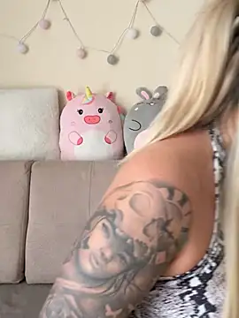 sexybatwomen33 online show from March 3, 11:38 am