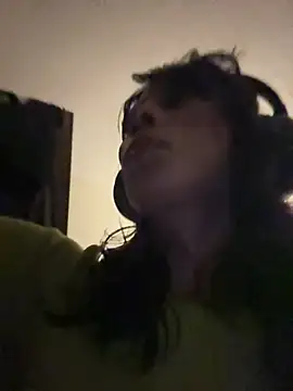 Isalove99 online show from February 9, 5:21 am