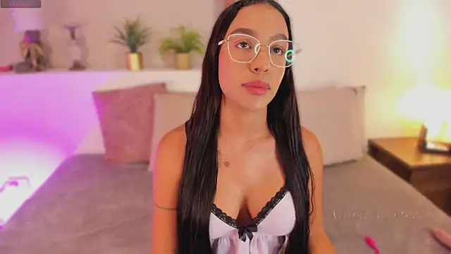 xiomara cortes online show from June 16, 7:37 pm