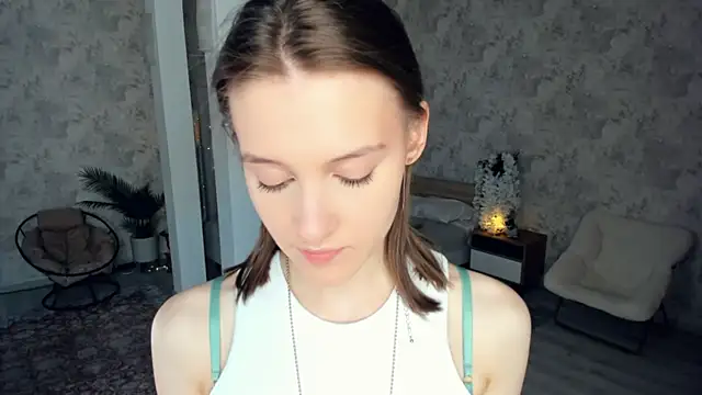 LianneBynon online show from April 1, 8:59 am